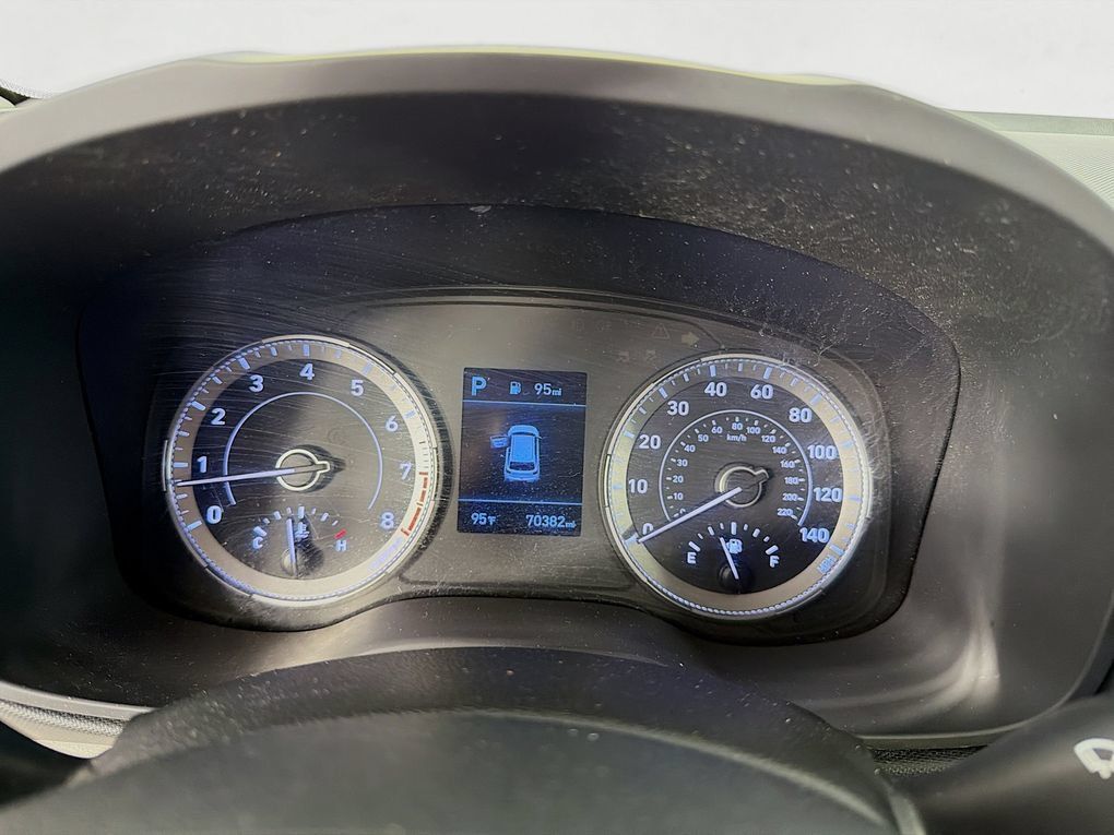 Used 2021 Hyundai Venue SEL FWD image 16