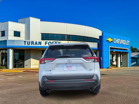 Used 2025 Toyota RAV4 XLE Premium AWD/4WD image 4