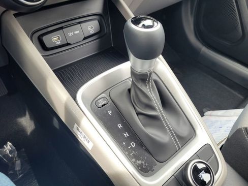 New 2025 Hyundai Venue SEL image 24