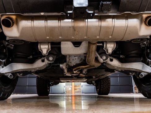 Used 2025 Land Rover Defender 110 X-Dynamic SE image 15