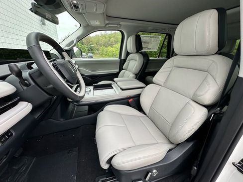 New 2026 Lincoln Navigator Reserve AWD/4WD image 16