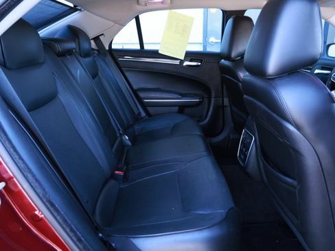Used 2017 Chrysler 300 C image 30