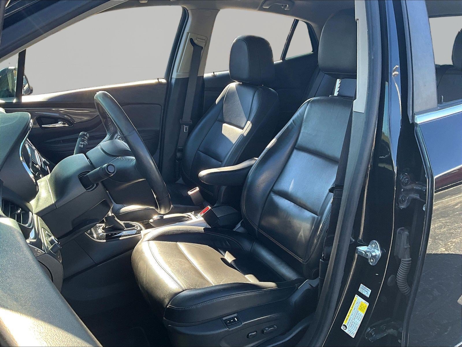 Used 2020 Buick Encore Essence FWD image 21