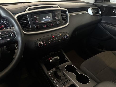 Used 2017 Kia Sorento FWD image 33