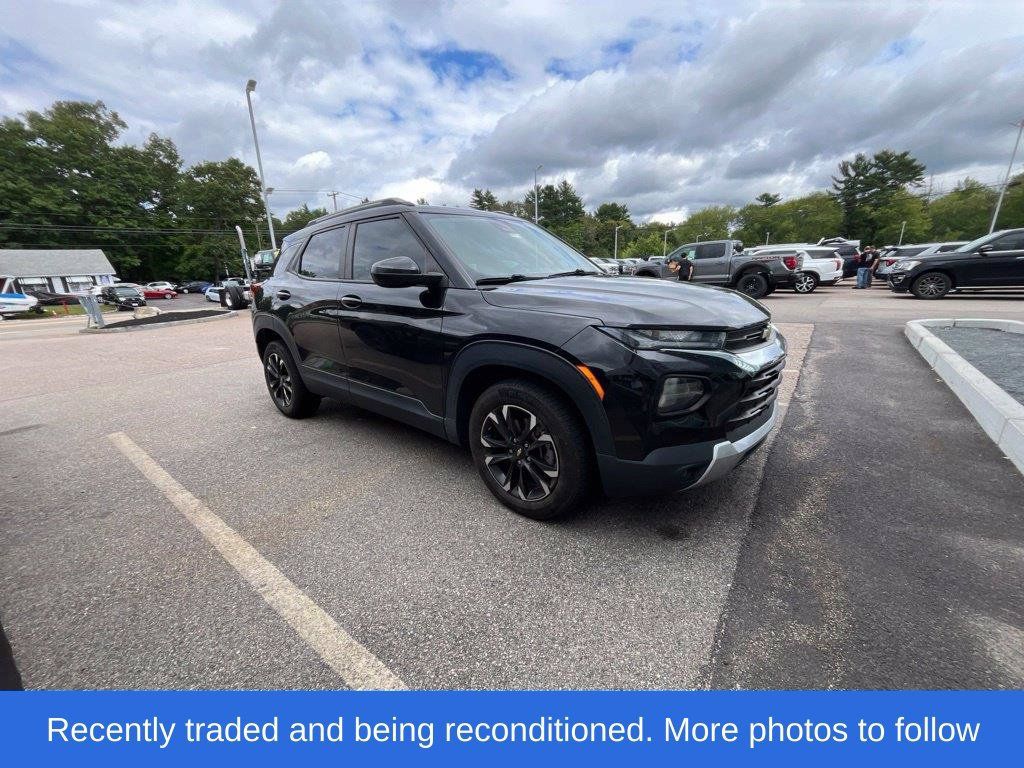 Used 2022 Chevrolet TrailBlazer LT FWD image 2