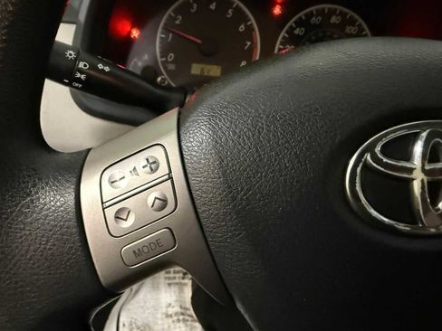 Used 2013 Toyota Corolla LE image 29