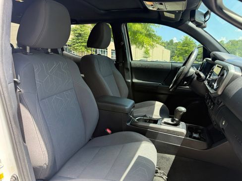 Used 2017 Toyota Tacoma TRD Sport w/ Premium & Technology Package RWD image 35