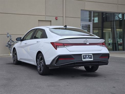 Used 2025 Hyundai Elantra Sport image 3
