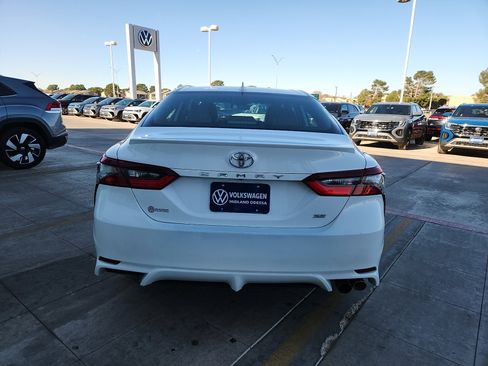 Used 2023 Toyota Camry SE image 6
