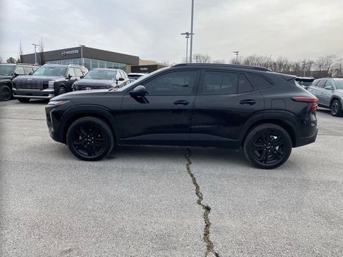 Used 2025 Chevrolet Trax ACTIV w/ Sunroof Package image 4