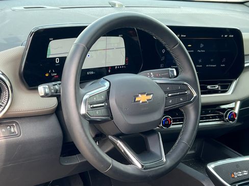 Used 2026 Chevrolet Equinox LT w/ Convenience Package II AWD/4WD image 2