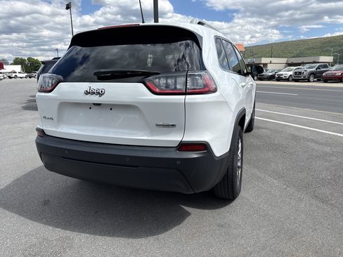 Used 2019 Jeep Cherokee Latitude Plus w/ Comfort/Convenience Group AWD/4WD image 3