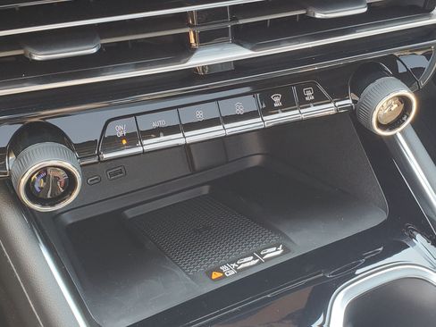 New 2026 Chevrolet Traverse High Country w/ LPO, Floor Liner Package FWD image 17