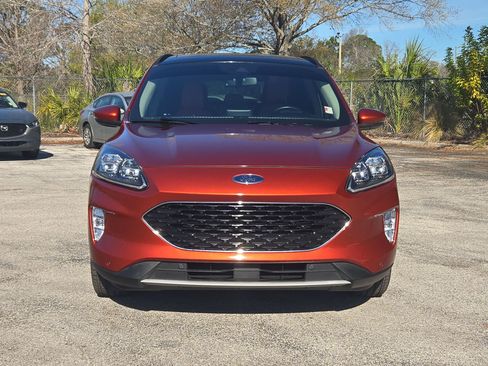 Used 2020 Ford Escape Titanium image 2