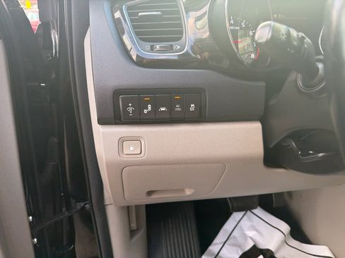 Used 2021 Kia Sedona EX w/ EX Premium Package image 18