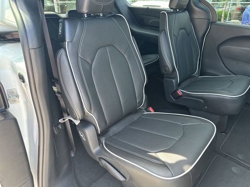 New 2025 Chrysler Pacifica Limited w/ Uconnect Theater Family Group FWD image 47