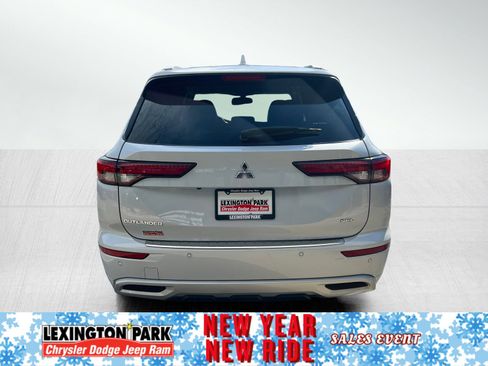 Used 2023 Mitsubishi Outlander SEL image 6