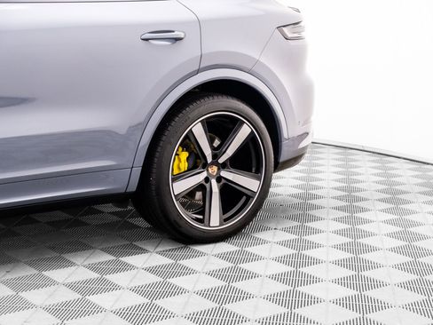 Certified 2025 Porsche Cayenne Coupe AWD/4WD image 36