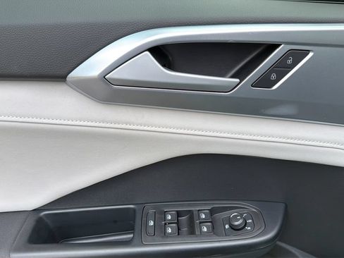 New 2026 Volkswagen Taos SE FWD image 23