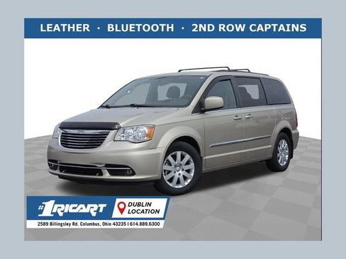 Used 2015 Chrysler Town & Country Touring image 1