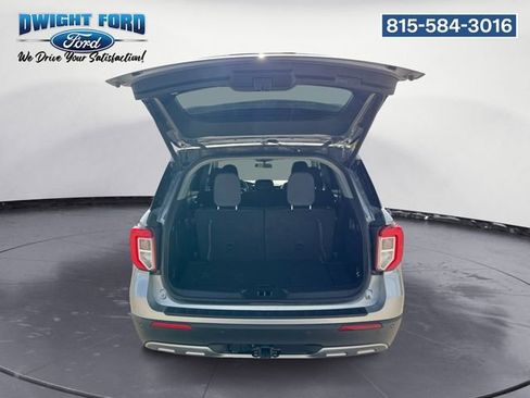 Used 2022 Ford Explorer XLT w/ Equipment Group 202A AWD/4WD image 17