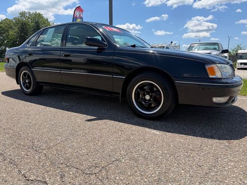 Used 1999 Toyota Avalon XLS FWD image 1