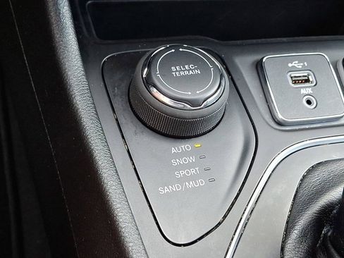 Certified 2022 Jeep Cherokee Latitude Lux image 28