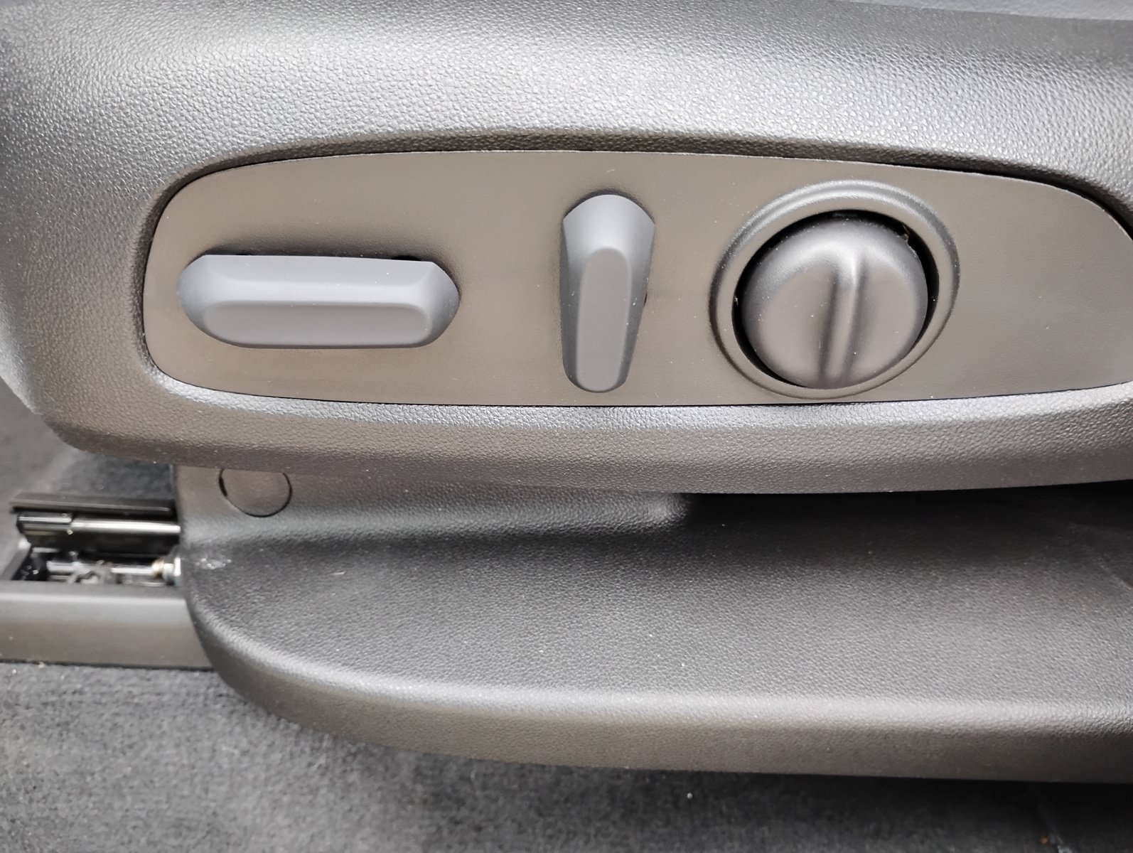 Used 2023 Buick Enclave Essence AWD/4WD image 25