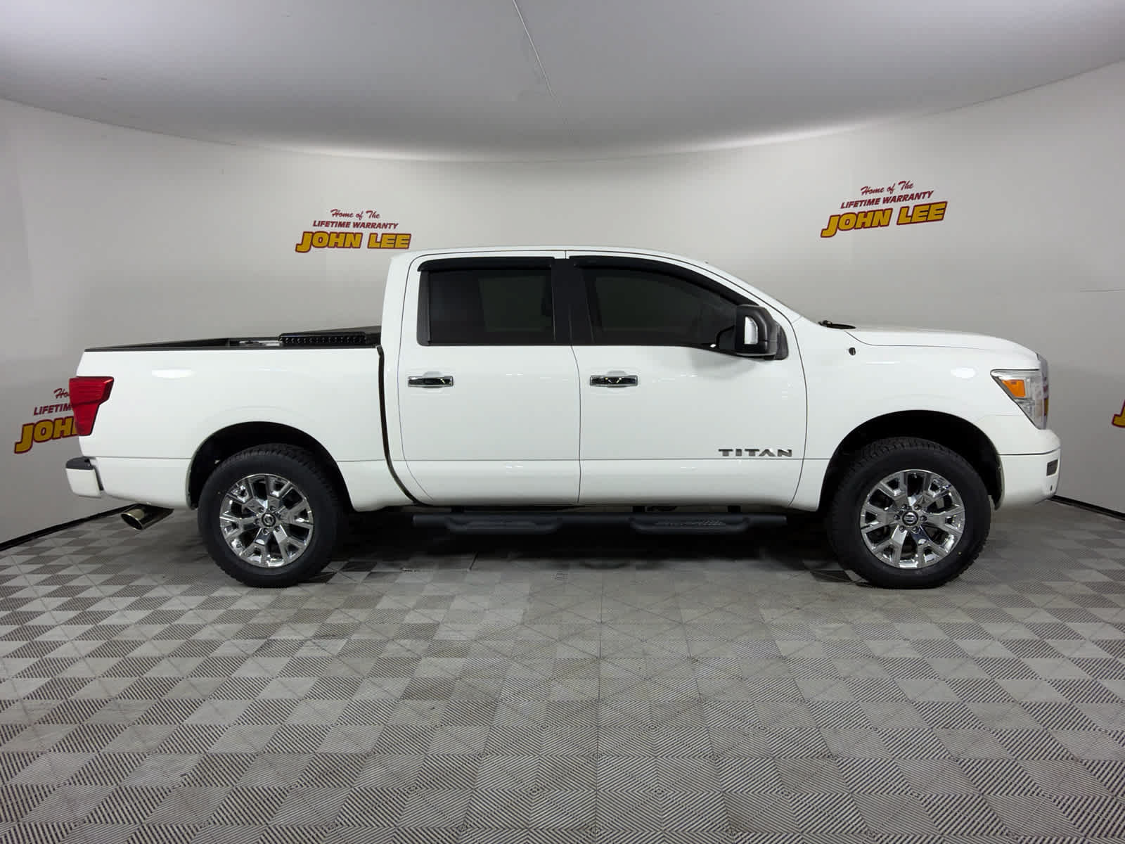 Used 2021 Nissan Titan SV w/ SV Convenience Package AWD/4WD image 7