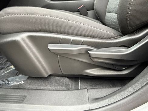 Used 2026 Chevrolet Equinox LT image 10