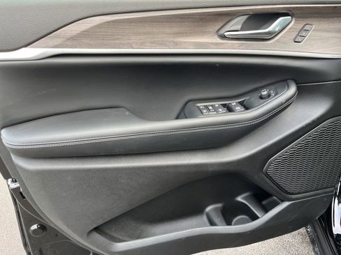 New 2025 Jeep Grand Cherokee L Limited image 24