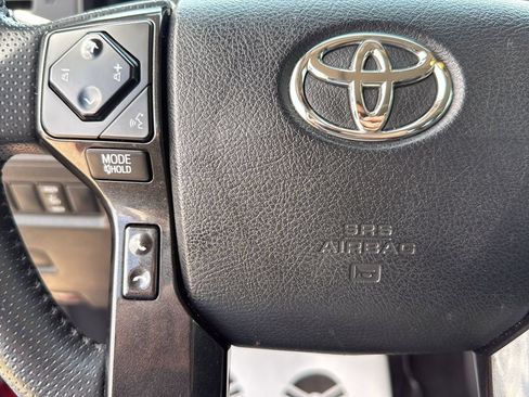 Used 2021 Toyota 4Runner Venture w/ Moonroof Package AWD/4WD image 16