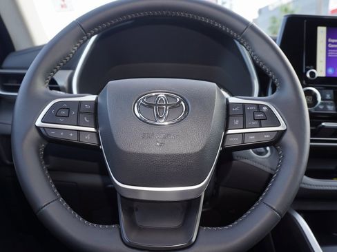 Certified 2025 Toyota Highlander XLE image 23