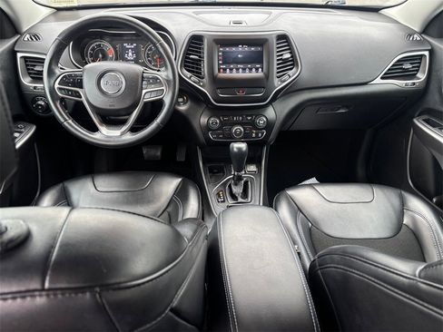 Used 2019 Jeep Cherokee Latitude Plus image 28