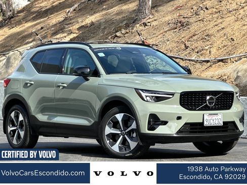 Certified 2025 Volvo XC40 B5 Plus AWD/4WD image 1
