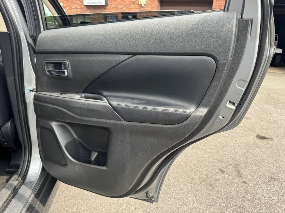 Used 2020 Mitsubishi Outlander SE AWD/4WD image 17