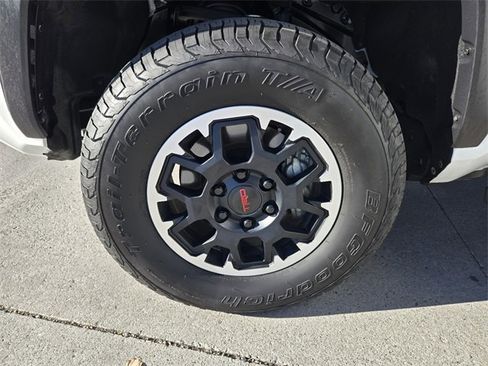 Used 2024 Toyota Tacoma TRD Off-Road image 7