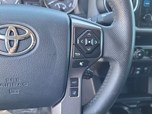 Used 2019 Toyota Tacoma SR5 RWD image 12