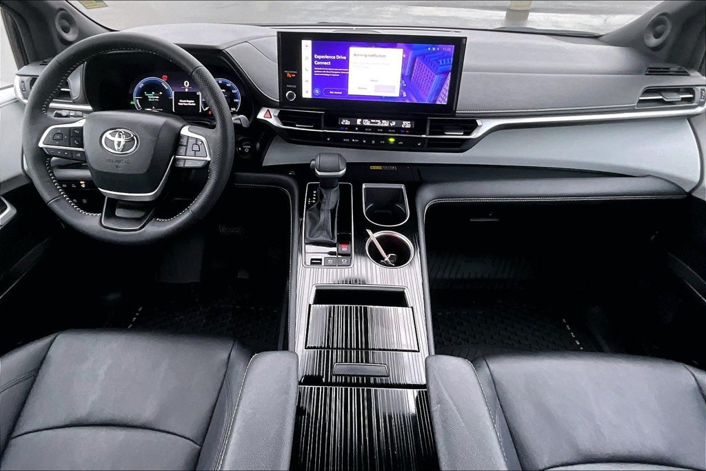 Used 2025 Toyota Sienna XSE AWD/4WD image 16