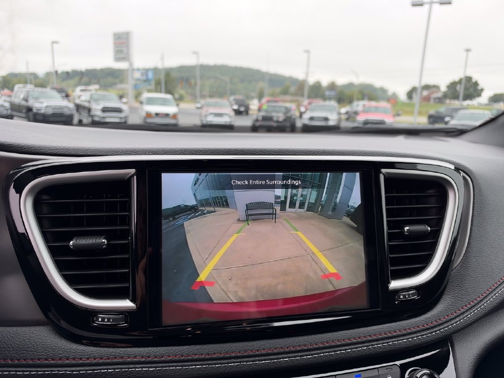 New 2027 Chrysler Pacifica Select FWD image 14