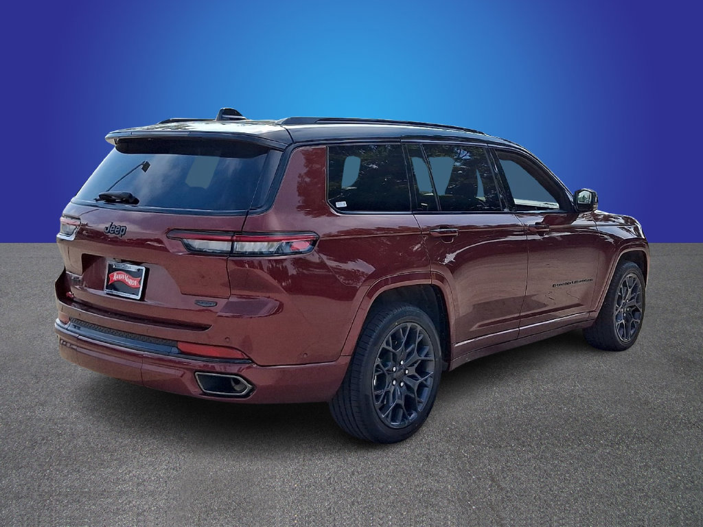 Used 2023 Jeep Grand Cherokee L Summit w/ High Altitude Package AWD/4WD image 4