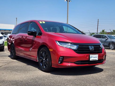 Used 2023 Honda Odyssey Sport image 3