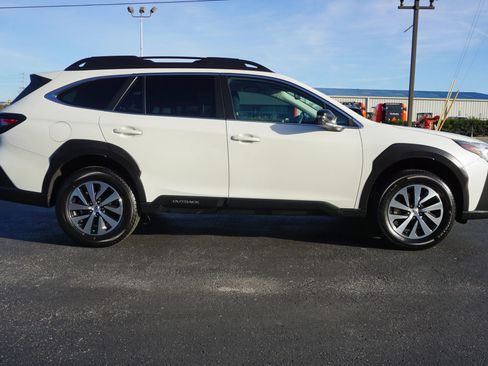 Used 2024 Subaru Outback Premium image 4