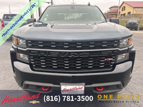 Used 2021 Chevrolet Silverado 1500 Custom Trail Boss w/ LPO, Dark Essentials Package image 2