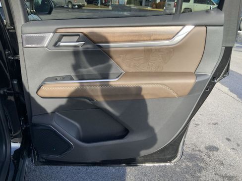 New 2026 GMC Acadia Denali Ultimate w/ LPO, Floor Liner Package image 61