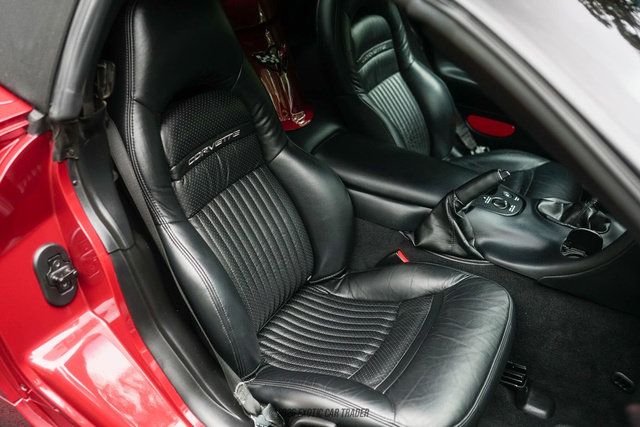 Used 2004 Chevrolet Corvette Convertible w/ Preferred Equipment Group RWD image 49
