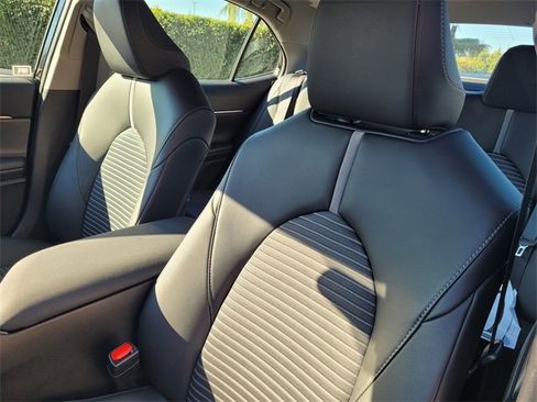 Used 2024 Toyota Camry SE image 11