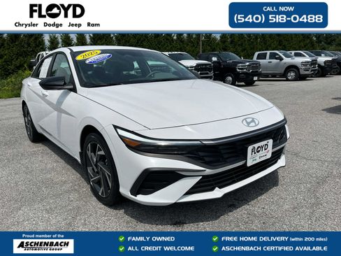 Used 2025 Hyundai Elantra SEL FWD image 1