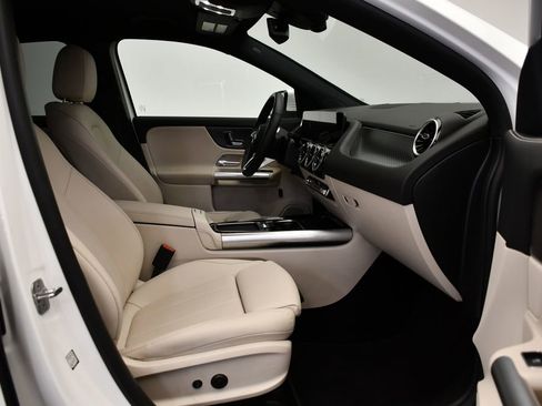 Used 2025 Mercedes-Benz GLA 250 4MATIC image 48