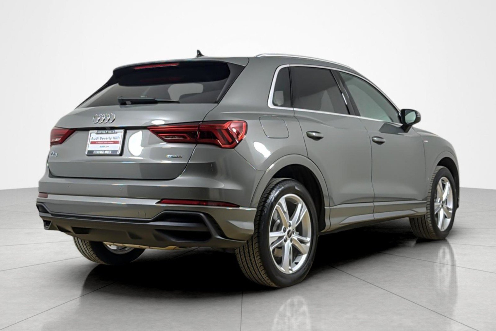 Used 2024 Audi Q3 2.0T Premium AWD/4WD image 5